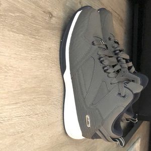 Men’s Fubu Basketball Shoes. Size 8.5.